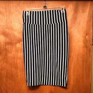 LulaRoe Black and White Striped Pencil Skirt Size XS ( Will Fit Small )